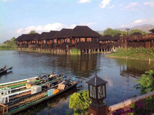 從碼頭遠望我們入住的酒店